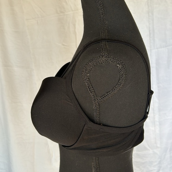 FOREVER 21+ Plus Size black bra. Softly padded. No underwire. Bust size 42/43. - Picture 2 of 7